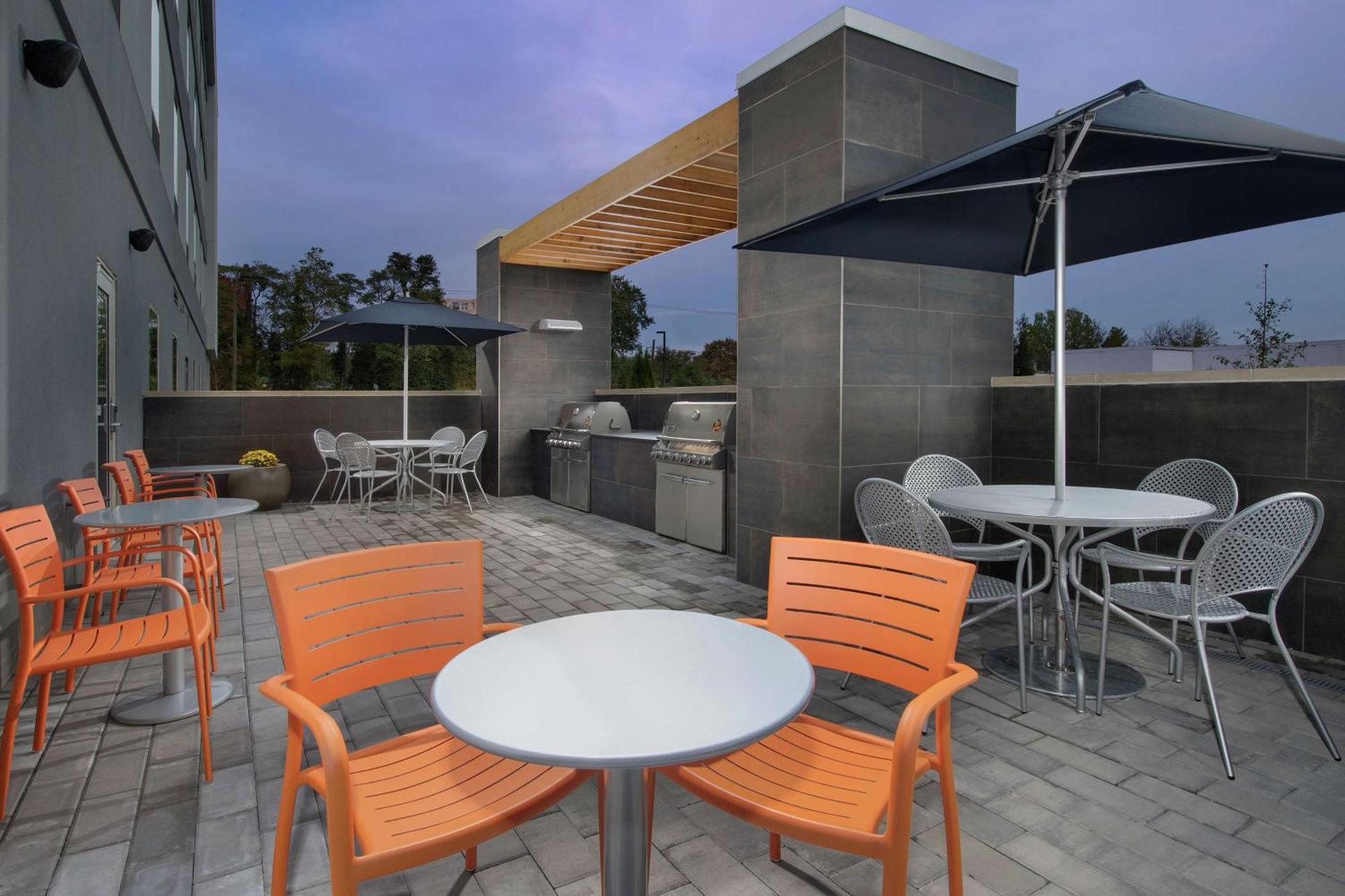 Home2 Suites By Hilton Charlottesville Downtown Экстерьер фото